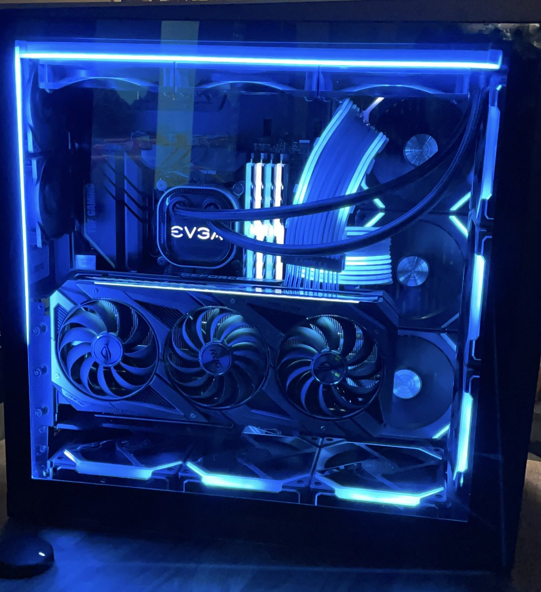 deathsdo0r's tweet photo. @Newegg #NewEggBuilds https://t.co/JLmGygcFCL