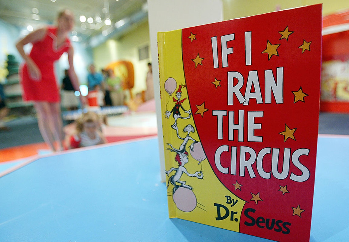Dr. Seuss Uncanceled: Virginia Entrepreneur Passes Out Dr. Seuss Books To Kids dlvr.it/RtqLWv