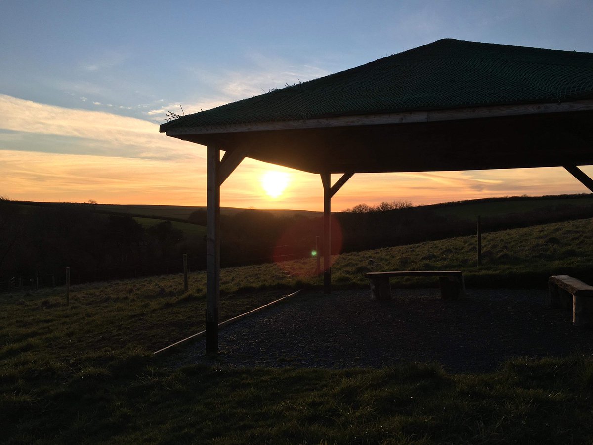 AtlanticRestNBG's tweet photo. A few beautiful Penlow sunset shots from a lovely visitor on Saturday evening #AtlanticRest #Penlow #NaturalBurial #AshesBurial #GreenBurial #Sunset #Morwenstow https://t.co/7DvYAe9Y1Z