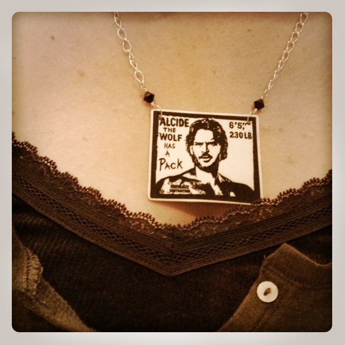 akashathedamned's tweet photo. 8 years ago.  I miss dressing up for conventions... Seeing my celebrates and taking to fans about our favorite shows.  I also miss #TrueBlood and wearing my #AlcideHasAPack necklace. https://t.co/0U5gLK9vSE