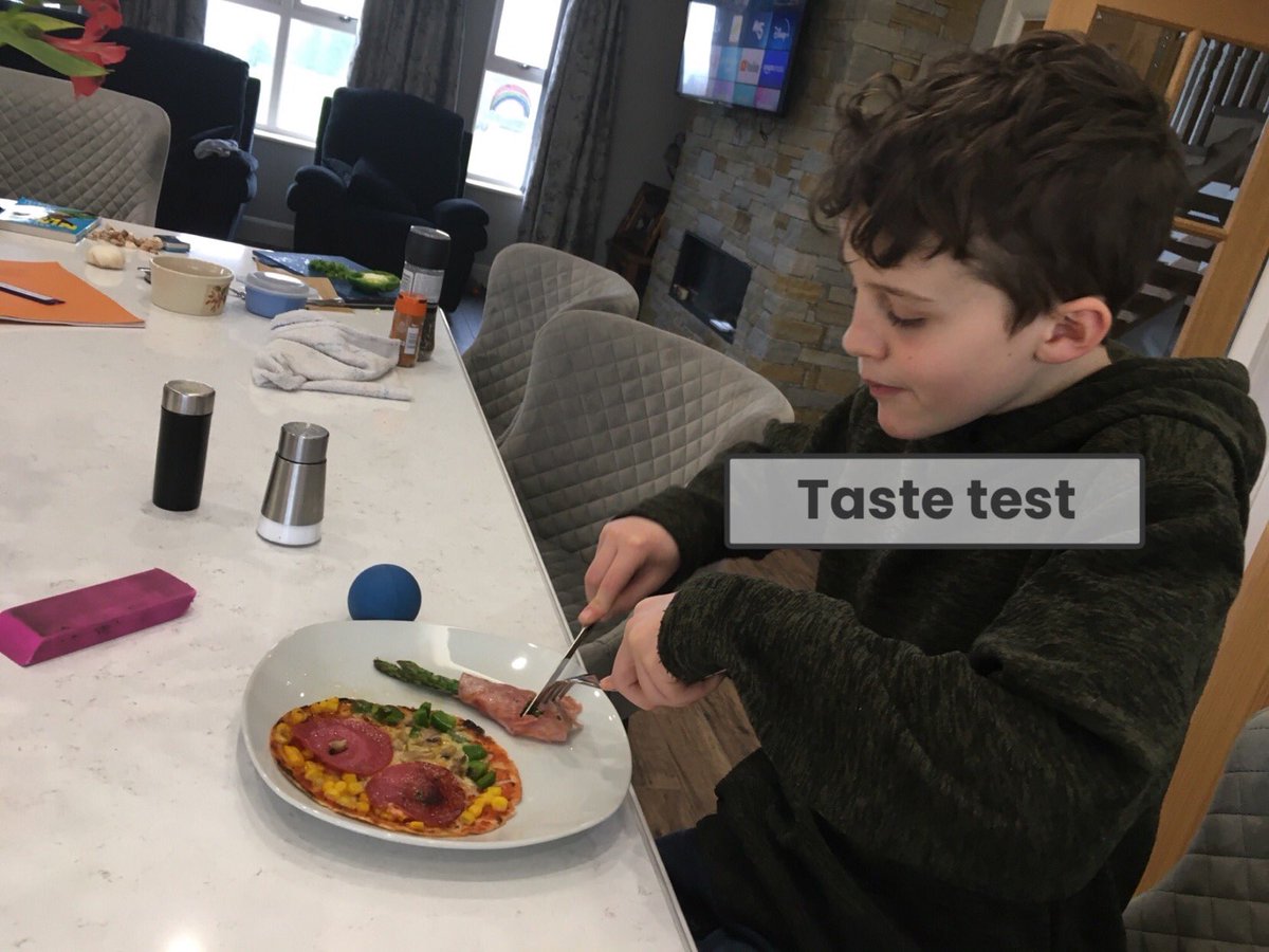We enjoyed a wonderful afternoon taking part in a virtual cookery lesson. Many thanks to @MaguircDean for facilitating this project for all local schools. Our pupils @GreencastlePS really enjoyed making some healthy snacks. #extendedschools @greencastleGAA