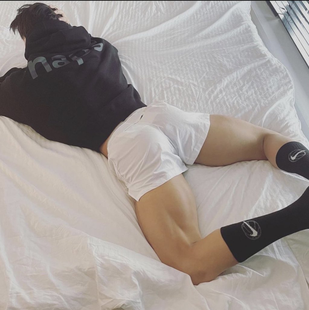 Kumagam1's tweet photo. Pra acabar de acertar fiquei sabendo que a Coréia tá cancelando o Wonho por ser lindo demais e ter um corpo que muito k-idolo morre pra ter (😍).... 

Eu realmente n entendo esse país 🤦🏻‍♀️ pqp
#RESPECTLEEHOSEOK 
#RESPECT_WONHO https://t.co/FuH7SYpjyk https://t.co/BvyPvy6NAW