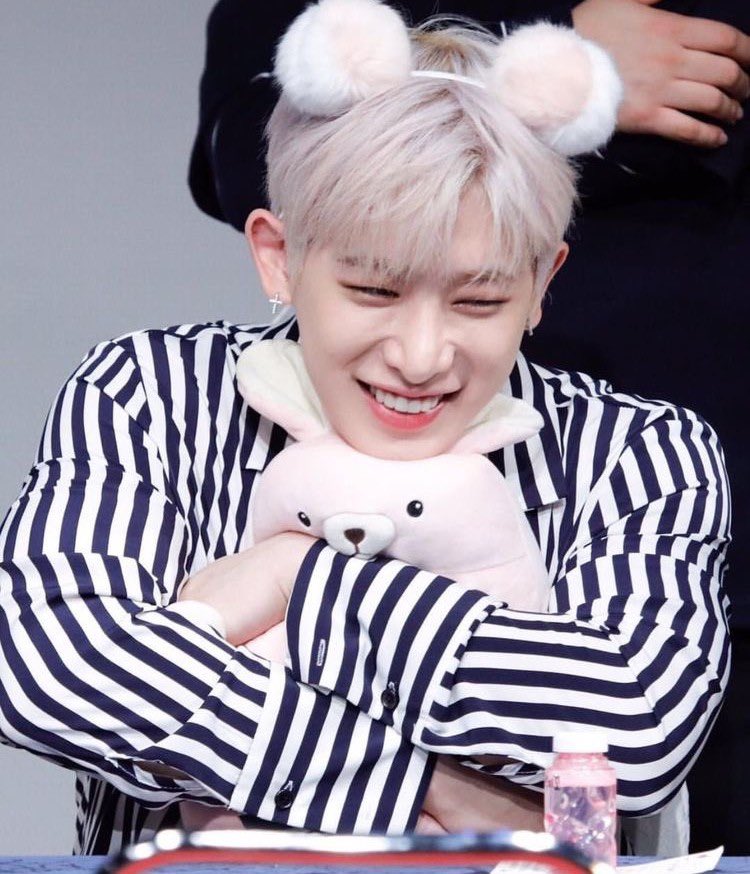 Kumagam1's tweet photo. Pra acabar de acertar fiquei sabendo que a Coréia tá cancelando o Wonho por ser lindo demais e ter um corpo que muito k-idolo morre pra ter (😍).... 

Eu realmente n entendo esse país 🤦🏻‍♀️ pqp
#RESPECTLEEHOSEOK 
#RESPECT_WONHO https://t.co/FuH7SYpjyk https://t.co/BvyPvy6NAW
