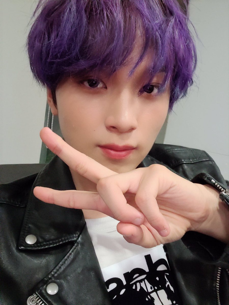 LHCLOOK's tweet photo. purple haechan💜 https://t.co/cS87SmKAJt