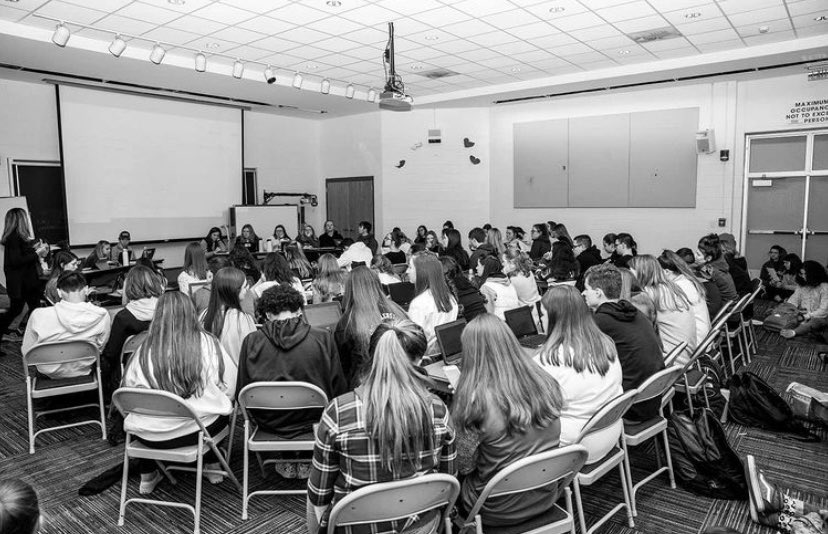 ‼️ATTENTION SHMD DANCERS‼️ An SHMD meeting is being held tomorrow at 2pm. We will be discussing and voting on this year’s recipients! Use the link in the SHMD Google Classroom to participate!❤️💙