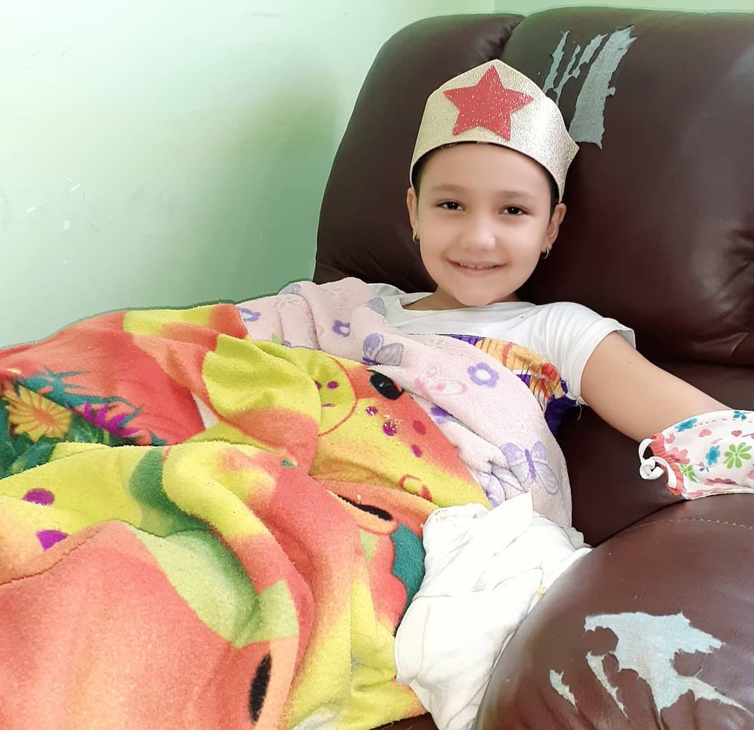 MamaLisVzla's tweet photo. Hace 10 días recibí este caso, Luisiannys de 8 años pidiendo apoyo para su Radioterapia, a los pocos días recibo una llamada de una dra ofreciendo apoyo y le hablo del caso, ayer me llamó y me dijo que exonerarán el 100%, lloré de emoción 🙏🏾🙏🏾
Estas son las historias que amo. https://t.co/ldcyELBGTz