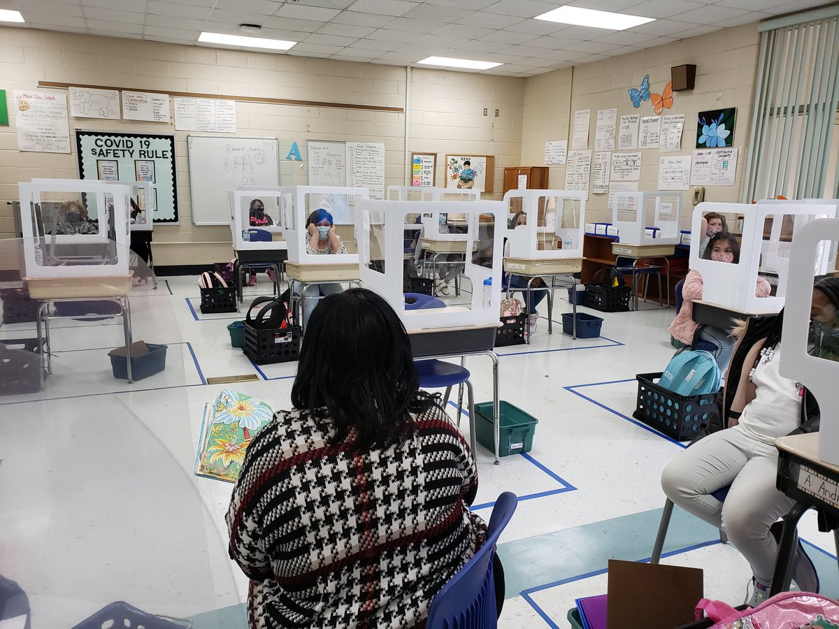 jalexanderSW3's tweet photo. @SWEJackets @LCSJackets @jalexanderSW3 Read Across America  Fourth graders enjoyed a special read aloud from our Principal Mrs. Curry. https://t.co/kaDWWs7EcQ