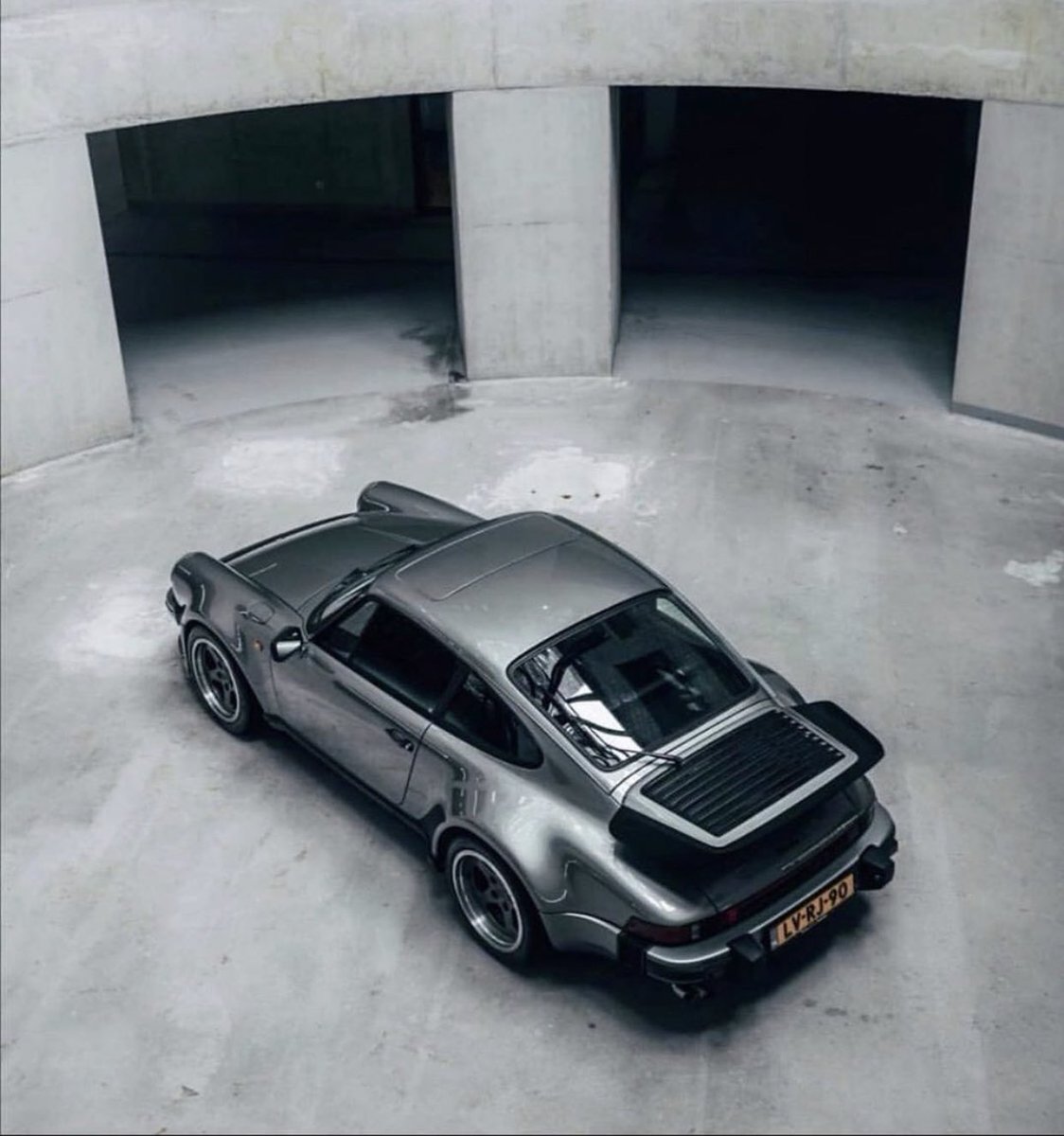 dadriverspain's tweet photo. 930 Turbo
#dadriver 
#Porsche #930Turbo 
@Porsche_BCN https://t.co/VsrVEz5qZV