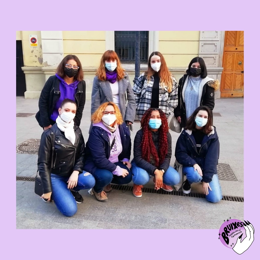Ass. Feminista Les Bruixes (@bruixes_cat) on Twitter photo El passat cap de setmana, unes quantes bruixes, vam estar preparant cosetes per al 8M amb les companyes de <a href="/LaProduTuit/">laprodu.es</a>.
Atentes a les nostres xarxes durant els pròxims dies!💜🥰
#8MAmbLesBruixes #FeminismeLH #DonesLH El passat cap de setmana, unes quantes bruixes, vam estar preparant cosetes per al 8M amb les companyes de <a href="/LaProduTuit/">laprodu.es</a>.
Atentes a les nostres xarxes durant els pròxims dies!💜🥰
#8MAmbLesBruixes #FeminismeLH #DonesLH
