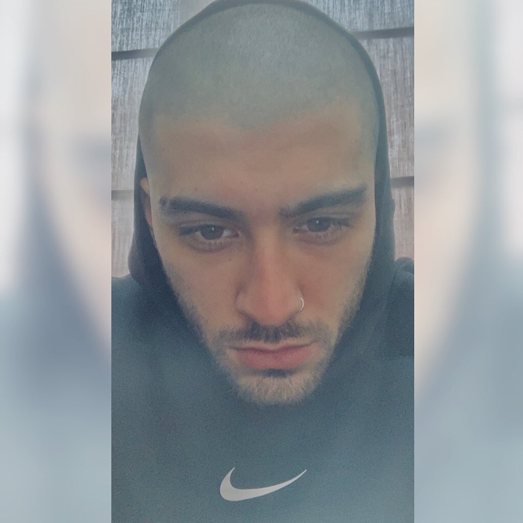 iHeartRadio's tweet photo. Imagine opening your front facing camera and looking ✨THIS✨ good 😍 | @zaynmalik https://t.co/O8Webh09yc
