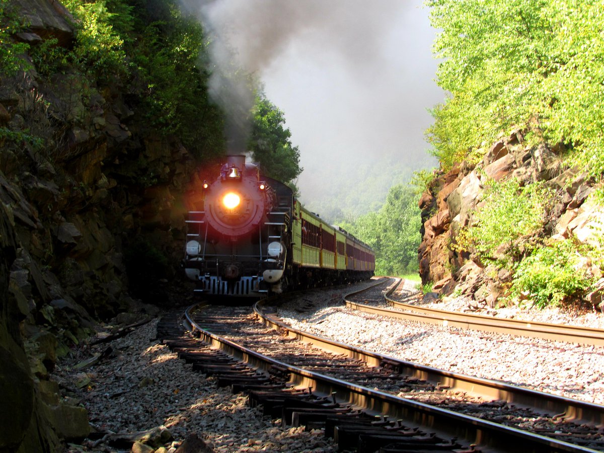 action_set's tweet photo. Our second video this week is going to be our second directors cut of the season and will be Reading & Northern 425: Mountain Top 2020 tribute. Enjoy a shot I legit thought was shit at first but looked back on it today and it's not bad. #rn425 #steamtrain #railfan #Pennsylvania https://t.co/XxUVLMyhJe