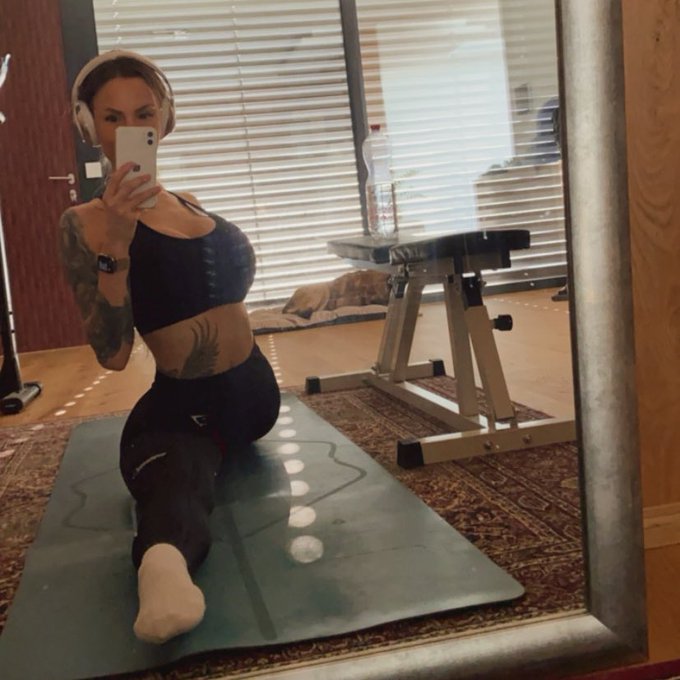 Who is into flexibility too? ?❤️ https://t.co/mgxhtoyJNP
