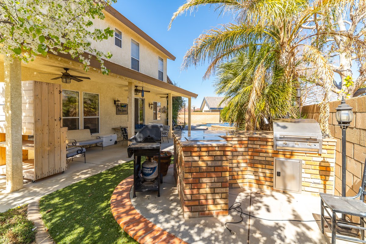 WardRealtor's tweet image. #JustListed! Beautiful custom built west Lancaster #POOLhome!

43654 Colony Dr, Lancaster CA 93536
4 Bedrooms | 3 Bathrooms | 2,848 sf
bit.ly/3rcra86

Call to schedule your showing!
661-209-1776

#HomeBasedRealty #MoveWithMaggie #MaggieWardRealtor #RealEstateEssential