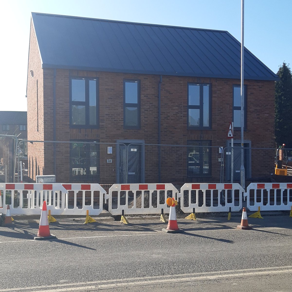 Lucy_Gecko's tweet photo. Being out on site is a rarity these days, which means the days I do get to visit site are very exciting! These family homes in #partington are looking amazing! A fantastic job done by the project team 🏡👏 https://t.co/QFnmw9p2nf