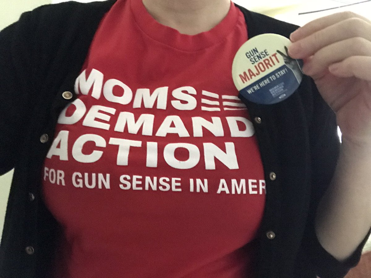 mommajorityOR's tweet photo. Proud to be part of Oregon @MomsDemand and #studentsdemand on their virtual Advocacy Week kickoff! We’re urging the passage of HB2543 to close the Charleston Loophole and SB554 regarding guns in public spaces like schools and Capitols. Democracy doesn’t work at gunpoint. #orleg https://t.co/SerGXayx4x