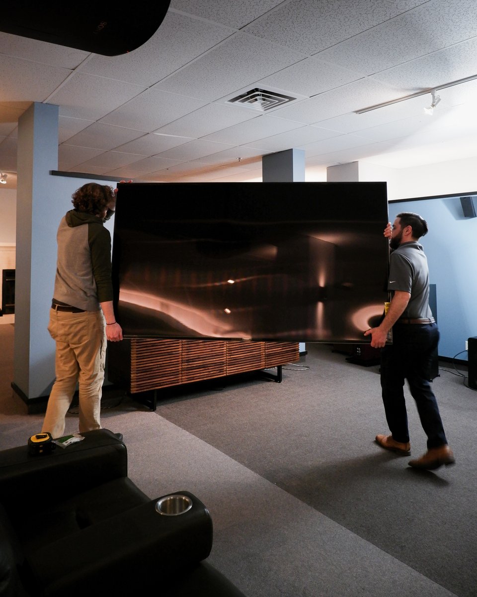 HalstenTheater's tweet photo. Welcome to the @Sony X950H. A big ol' 85-inch beaut, she is https://t.co/FYeWf5RhMH