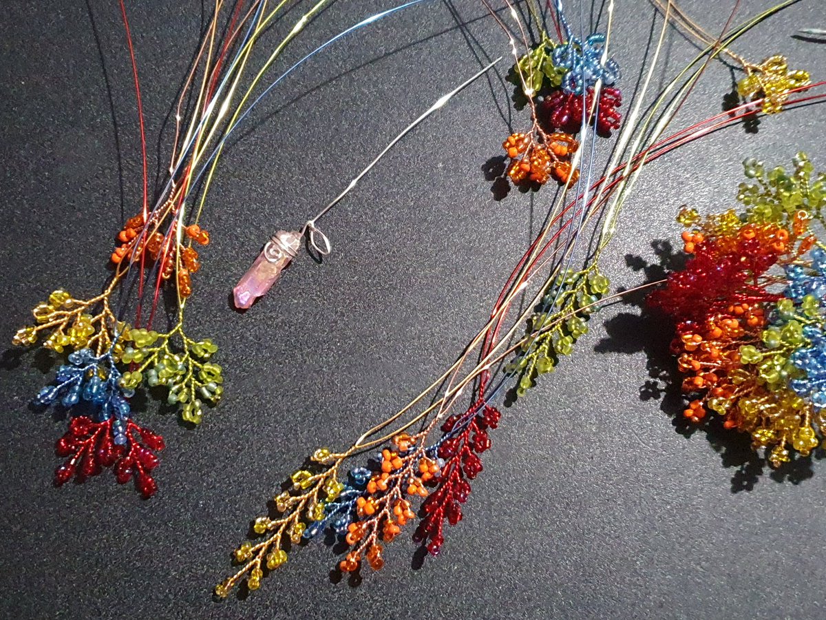 Evening #SBSWinnersHour and congratulations again to this weeks #SBS winners 👏

Still in rainbow mode here and quite enjoying the bright colours 😁 (ignore the pink quartz - I'm experimenting)