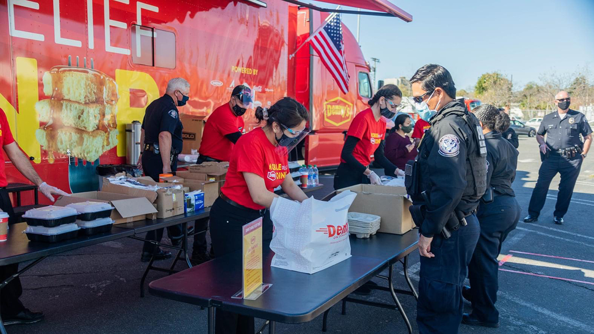 DennysMRD's tweet photo. As part of our “Feeding Heroes of LA Tour” we hit the road to serve warm meals to first responders, veterans and frontline workers in LA. While we were at it, we got to spend a day with @theellenshow at Dodgers Stadium. Thank you to everyone who made this possible! https://t.co/aYxH2XFNmr