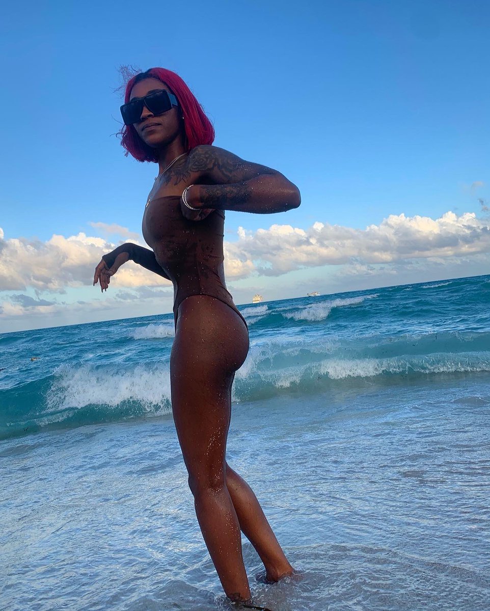 __Janan's tweet photo. You can’t compete when you can’t compare🌴🌊 https://t.co/UBUtesLJWH