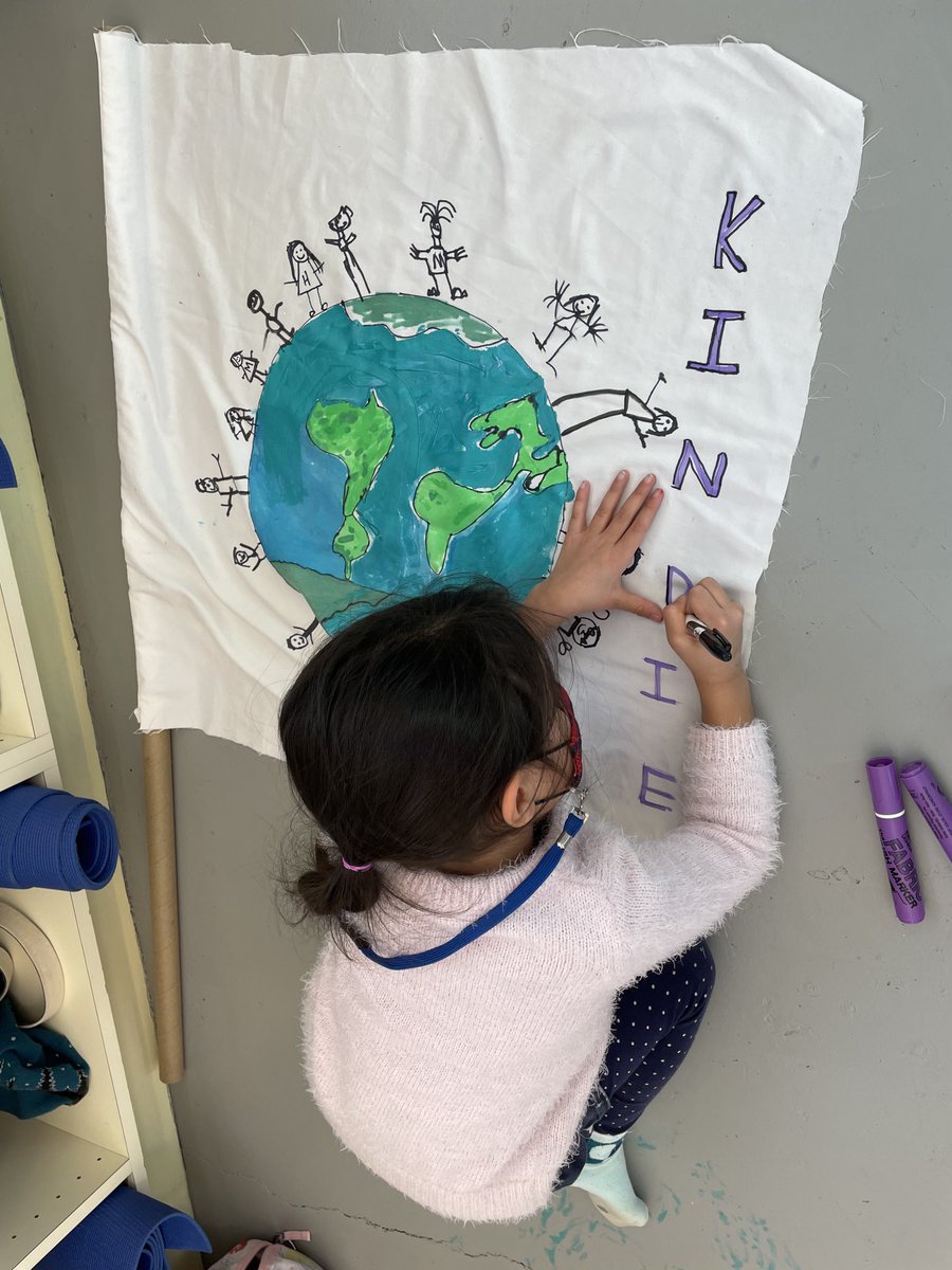 RumseyKindies's tweet photo. Getting ready for the Kindergarten March.  Kindie Flag!! #GoalsProject #sdgs #RumseyHall https://t.co/nfBFkm4Avy