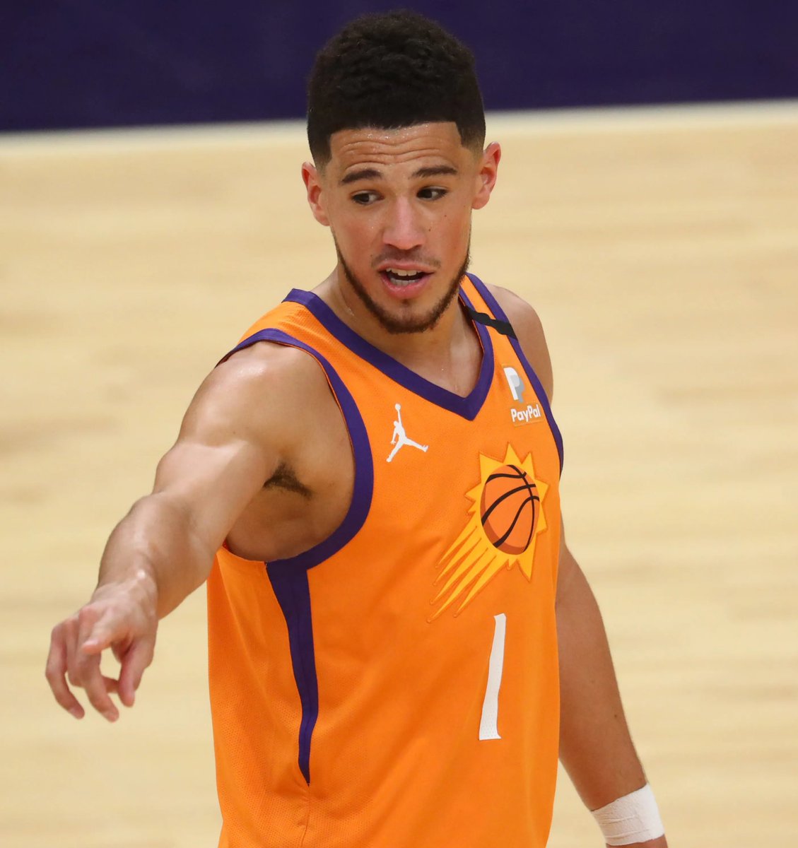 Devin Booker x Chris Paul backcourt π₯
- Book: 25.5 PPG - 4.3 APG - 3.6 RPG - 50 FG% - 36 3P% - 84 FT%
- CP3: 16.4 PPG - 9.0 APG - 4.7 RPG - 48 FG% - 38 3P% - 96 FT%
Phoenix is 22-11, No. 4 Seed in the Western Conference. https://t.co/KgUDlZPUcu