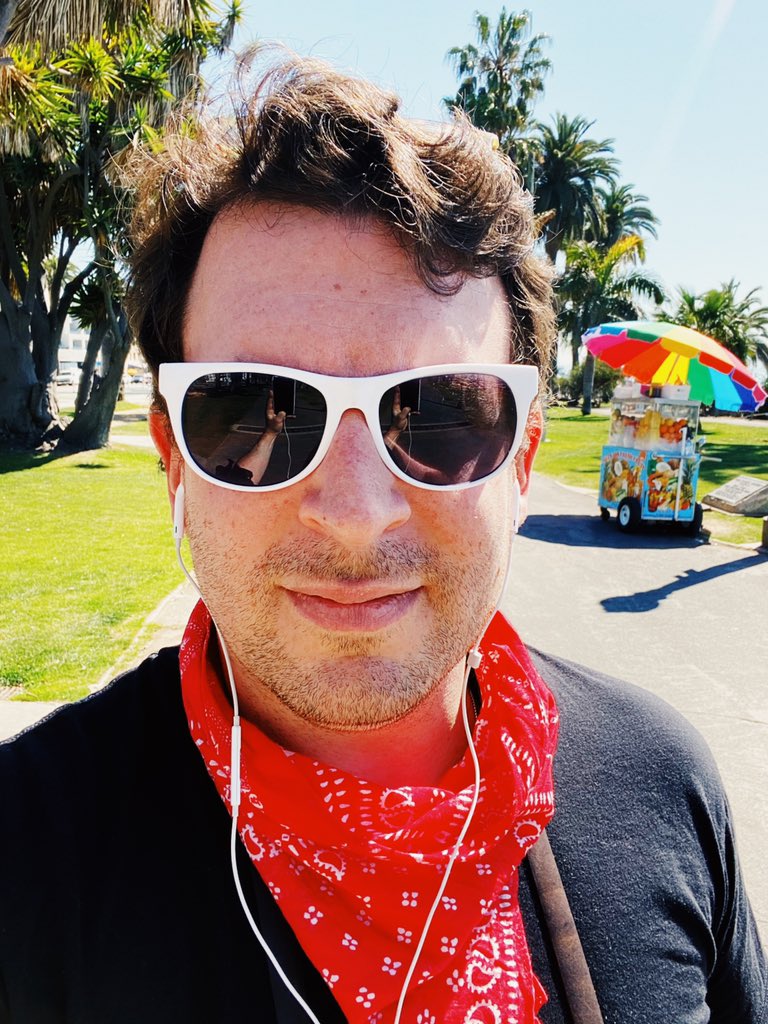 AleksKarjaka's tweet photo. Apparently I didn’t the memo no NYC black in LA. Also, there’s no water pressure out here?
#la #laphotographer #santamonica #setlife #beach #beachlife #sunset #sunrisephotography #sun #somuchsun #blindedbythelight #bandana #giddyup #productphotography #fashionphotography #werkit https://t.co/IXehvtSbFl