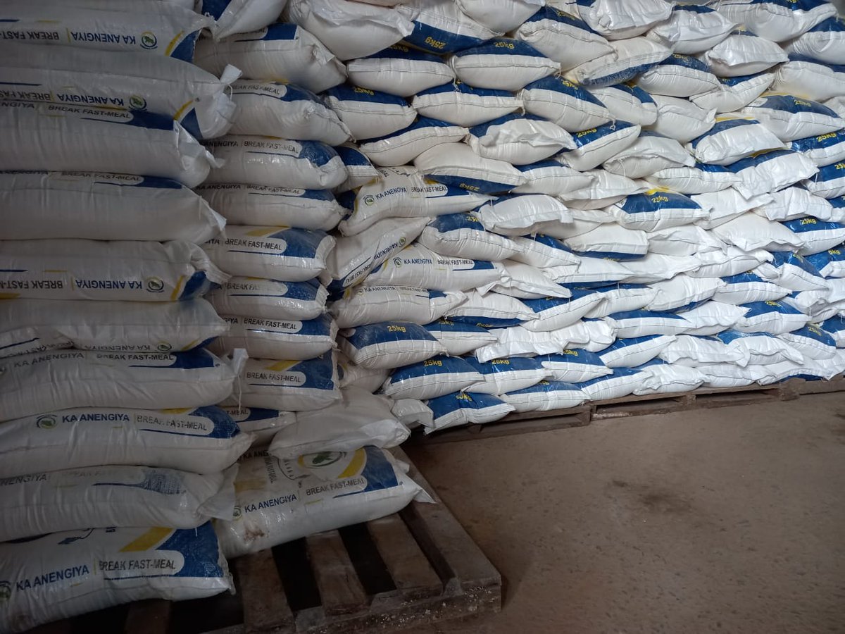 KapozoP's tweet photo. #RDC #LUALABA #AGRIPEL
La campagne d remboursement d maïs grain lancé depuis juillet 2020 par le Gouv #Richard_MUYEJ tout en promettant qil serait moulu et vendu au prix accessible par toutes les bourses, aujourd'hui Mme #Fifi_MASUKA Vice-gouv et Gouv ad intérim a procédé...(1). https://t.co/lSi8DwE61u