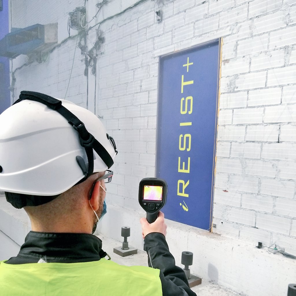 Soon getting started with our experiments @EU_ScienceHub, evaluating the combined #seismic and #energy #renovation of existing buildings!

Find out more in our recent article:
doi.org/10.1016/j.enbu…

#iRESIST #RenovationWave #EUGreenDeal #JRC
