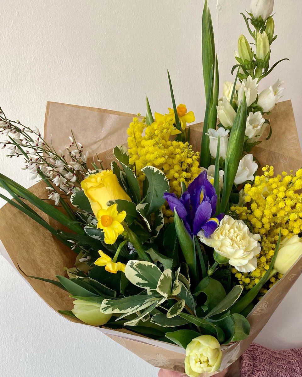 FlowersMainSt's tweet photo. MOTHER’S DAY 🌷 Less than 2 weeks to go - we’ve got flowery bouquets &amp; gifts available online or give us a call. Contactless delivery &amp; collection from the shop up to &amp; including 14th March #shoplocal #ng12 #nottinghamshireflorist #nottinghamflowers #flowersonmainstreet https://t.co/8Rd98omOcH
