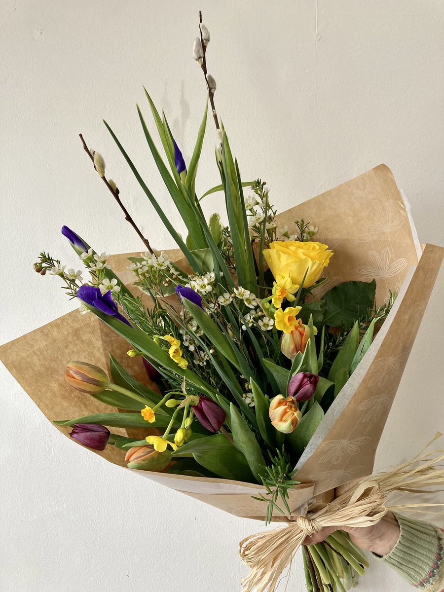 FlowersMainSt's tweet photo. MOTHER’S DAY 🌷 Less than 2 weeks to go - we’ve got flowery bouquets &amp; gifts available online or give us a call. Contactless delivery &amp; collection from the shop up to &amp; including 14th March #shoplocal #ng12 #nottinghamshireflorist #nottinghamflowers #flowersonmainstreet https://t.co/8Rd98omOcH