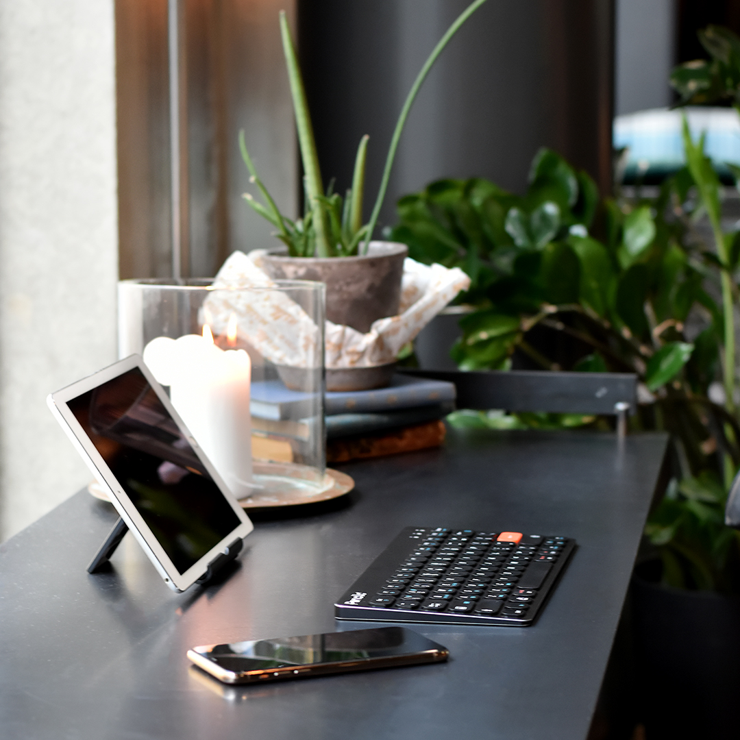 The battery in our wireless KB3 lasts up to 2 weeks with moderate use! So you can easily bring it anywhere :) 
.
.
.
.
.
#penclic #ergonomics #officehealth #workergonomically