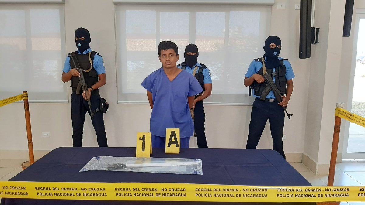 DanielkaRuiz25's tweet photo. #Nicaragua #LoÚltimo #NiUnaMenos
Policía Nacional captura a sujeto que mató a machetazos a su cónyuge de 19 años, en San Rafael del Sur #Managua.
La joven se rindió a la muerte ayer lunes y dejó dos hijos en la orfandad. #PrisiónPerpetuaYa 
@laprimerisima https://t.co/XThmgEiwdJ