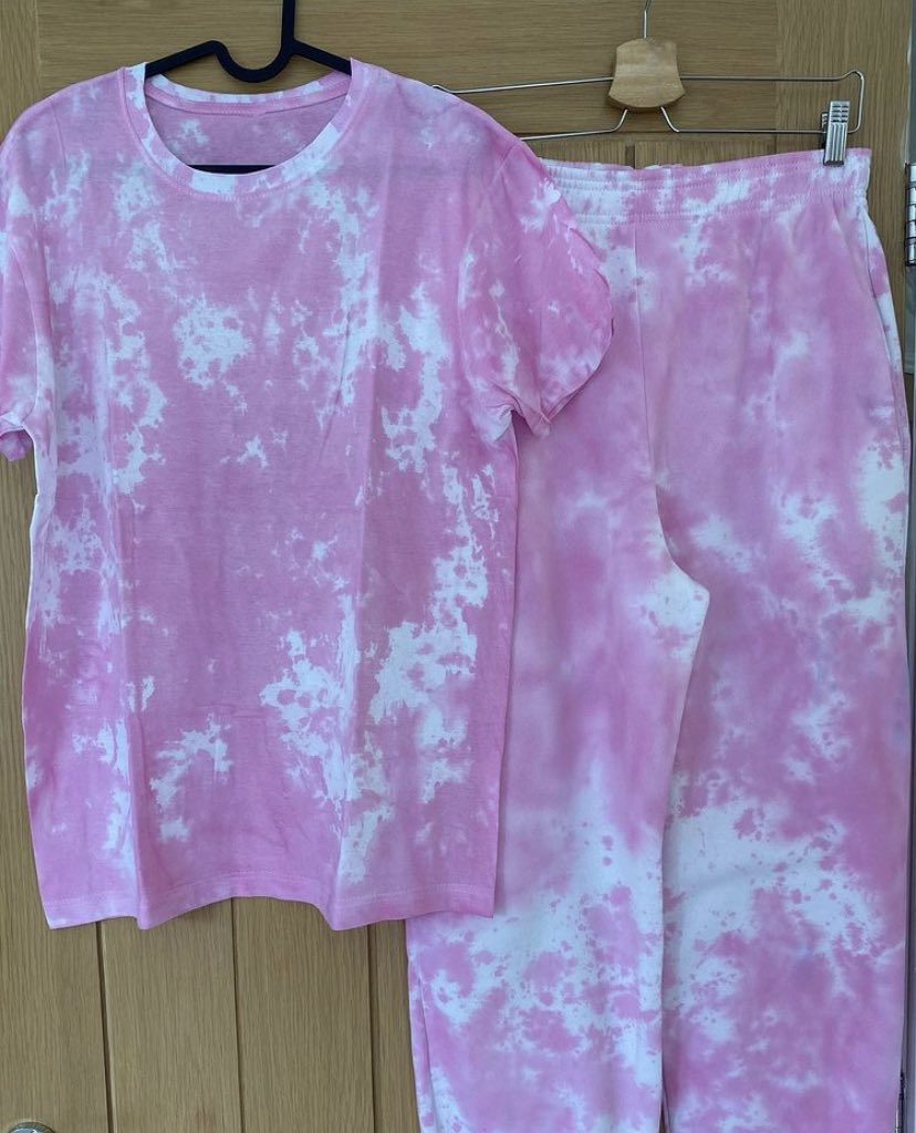 Coutureuk49's tweet photo. ‘Bubblegum’ Pink Tie Dye T Shirt and Joggers set🖤can be sold individually! DM us to order yours today !🖤 https://t.co/P4cKTdX4EI