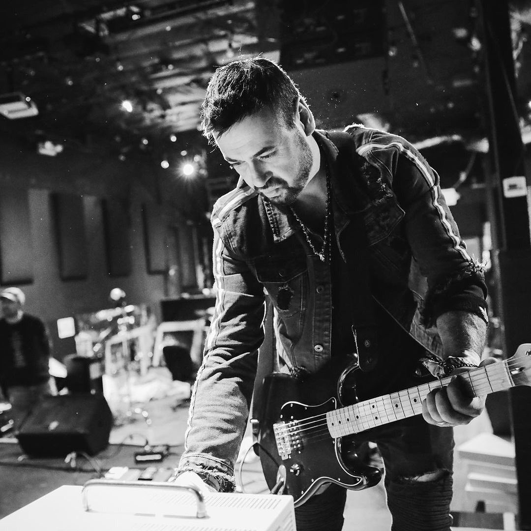 MichelleaBakker's tweet photo. #musicnews from @bird3music  🎵🔉
・・・.  Join  #Frontman Bird tonight at 7:30 Eastern time  on the @SukiandScott  @scottstanford1  where he will  be performing a couple of acoustic numbers while #MichaelMiley and @MasterBasstard  do studio stuff. https://t.co/zVRlwsvAvC