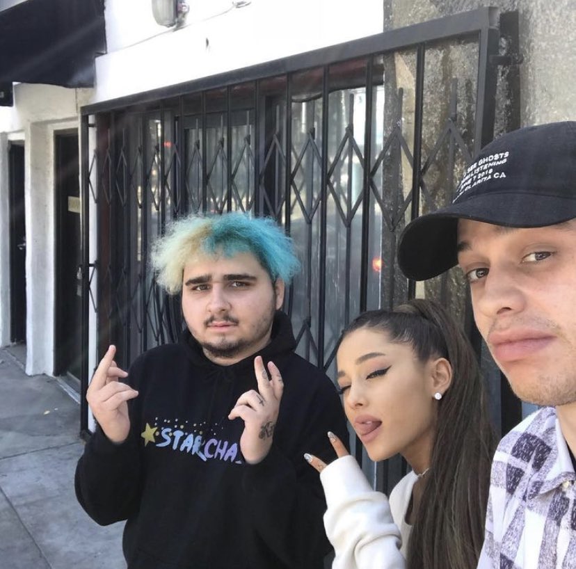 chillin with <a href="/MileyCyrus/">Miley Cyrus</a> &amp; a white guy