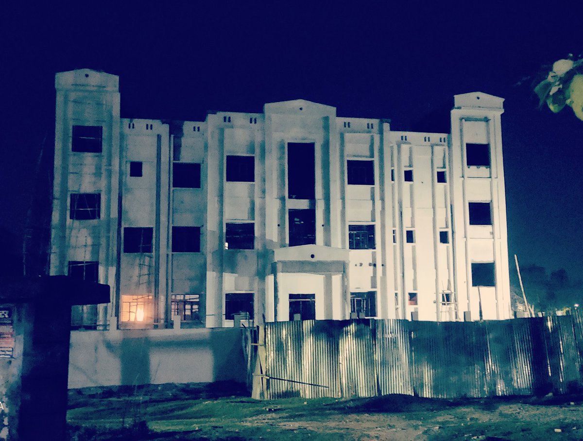 Imkatihar's tweet photo. नव नि���्माणित INDOOR STADIUM , katihar लगभग तैयार हैं जनसेवा के लिए।
6 करोड़ की लागत से बना से स्टैडियल पूरी तरह से सभी खेलों के लिए बनाया गया हैं।
बस कुछ मोडिफिकेशन जैसे काम के बाद हमारे लिए खुल जायेगा।
#developingkatihar
#developingbihar #iamkatihar
#indoorstadium https://t.co/U8gSXkotHW