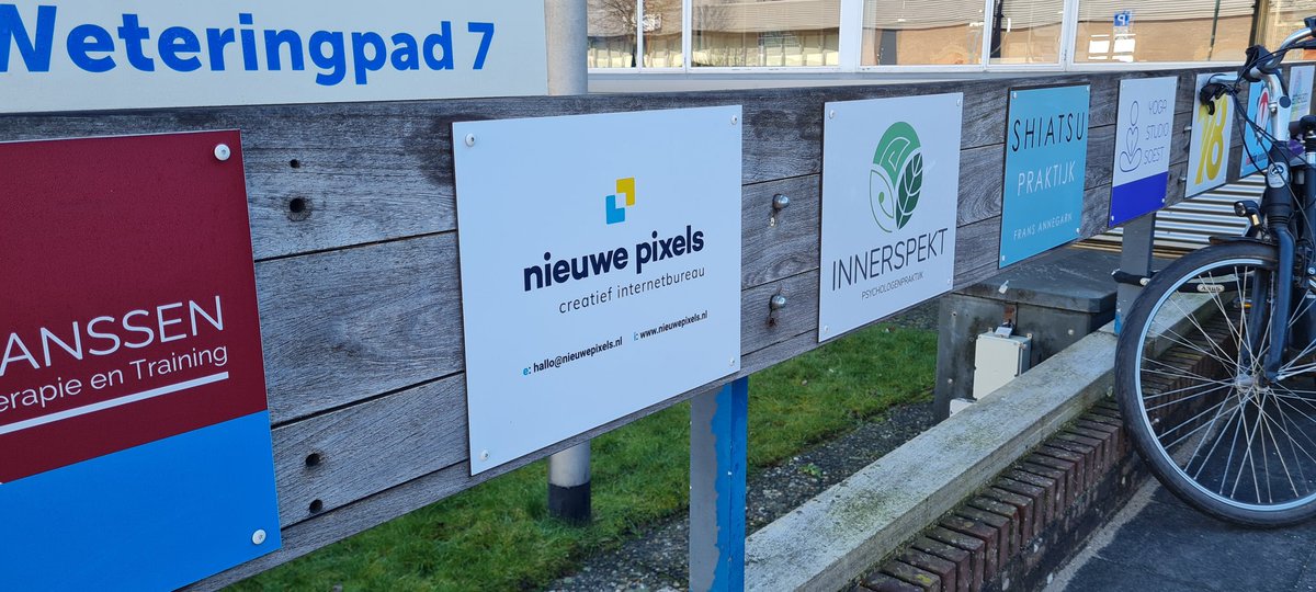 yourdentity's tweet photo. We hebben vandaag een prima oriënterende sessie gehad bij @nieuwepixels. De case betreft de nieuwe positionering en branding van een traditioneel geproduceerd product van een van onze wederzijdse klanten.
#advies #creatie #realisatie #branding #strategie https://t.co/JG08eDbD8x
