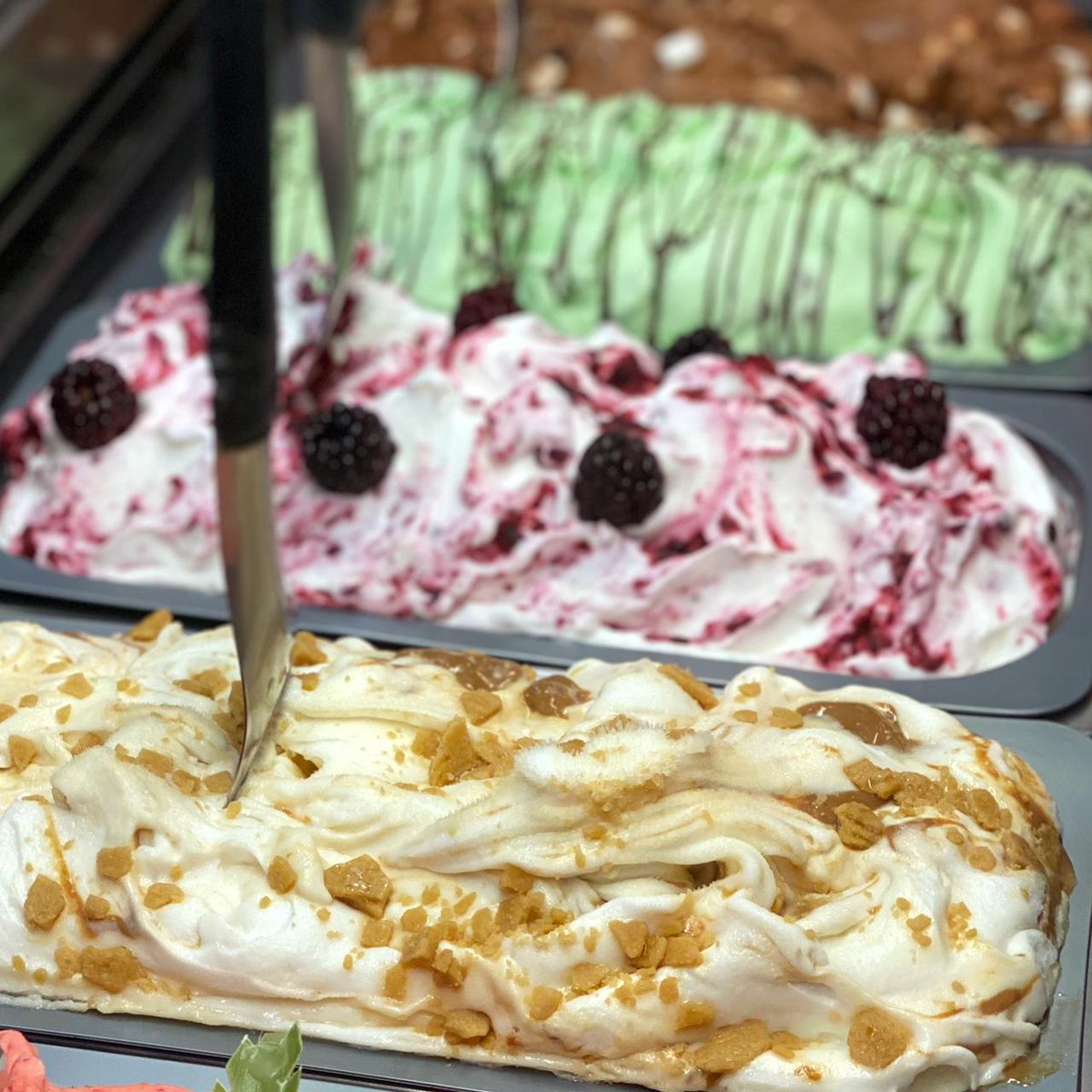 #Publicidad Never settle for just one scoop. 💞😋🍦
¡Gelato Romano… solo en Shaw’s! ❣️

#artisannnaturalfoods#GelatoRomano #italianicecream #localspecialty #MentaChip #ShawsGelateria #ShawsTodaUnaTradición #YogurtFrutasdelBosque
instagram.com/p/CLuYU9EjnX3/…