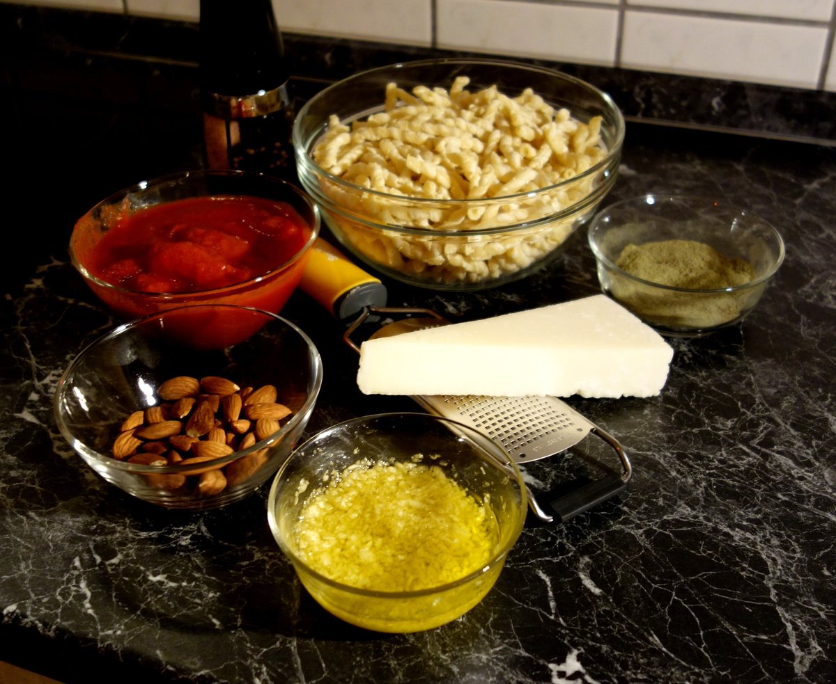 MilvusKleinberg's tweet photo. Busiate con pesto alla trapanese
#busiate #pasta #sicilia https://t.co/Z0GwWfo0SH