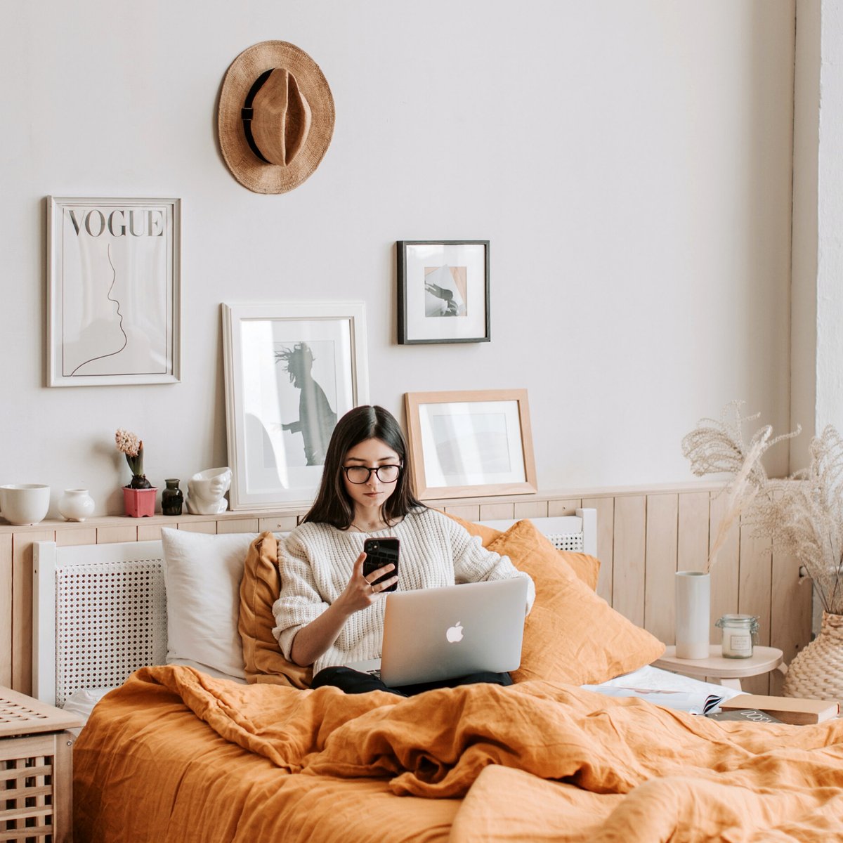 AmeriStudent's tweet photo. A class schedule that is 100% online comes with unique challenges. Rock your online learning experience and finish out the school year strong with these helpful tips: https://t.co/yxsOCPQZXa

#SRSconcierge #AmeriStudent #studyabroad #onlinelearning #internationalstudents https://t.co/jD9RB2kbhD