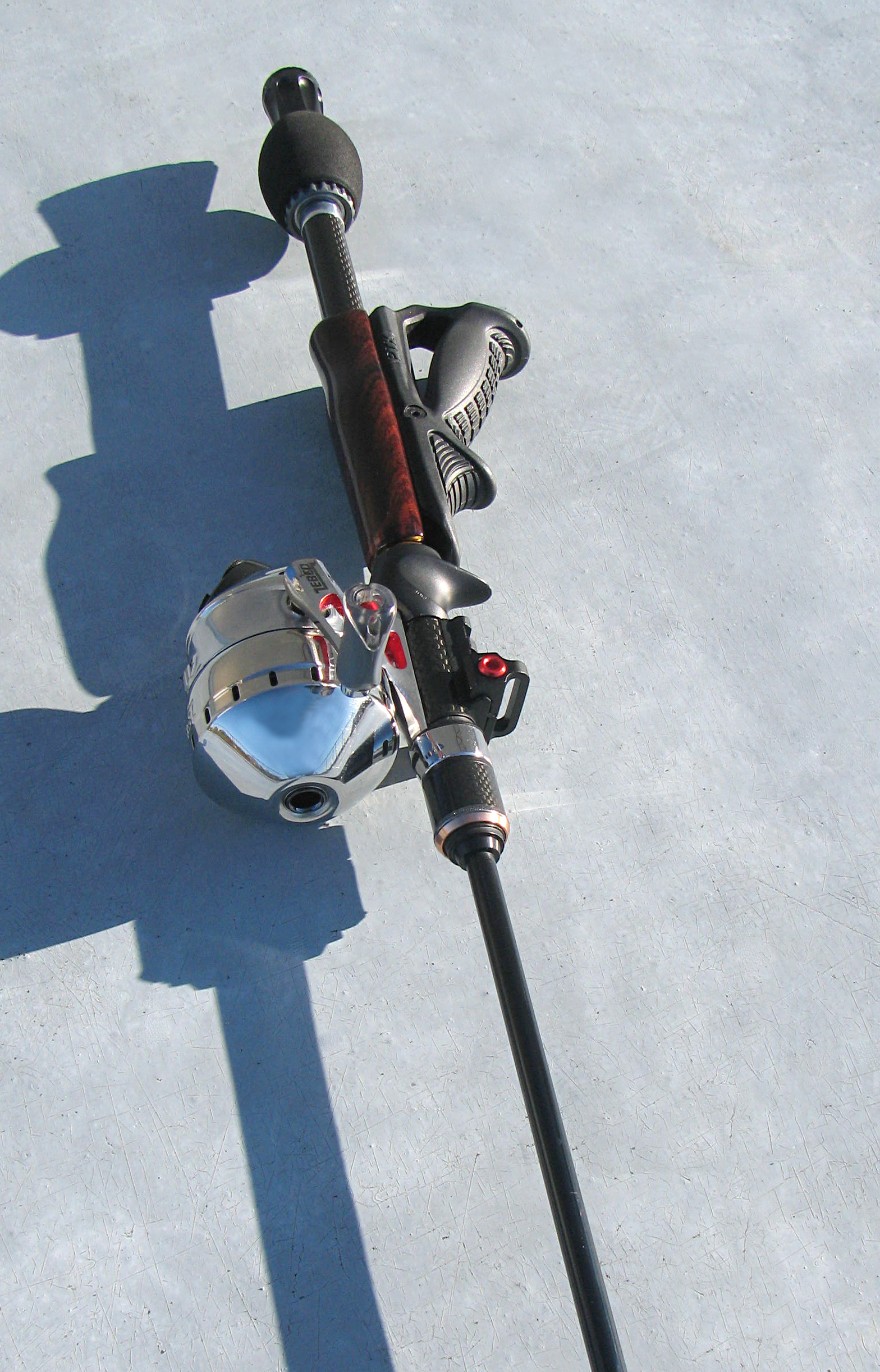 Kz Prototype Bassrod 奥多摩湖など足場の高い立ち位置からの 釣りに対応する 極太フルカ ボンソリッド モンスタ バスタ 対ダム湖 専用 ダムバスタ とも言えるな T Co T2ee3fbiqs Twitter