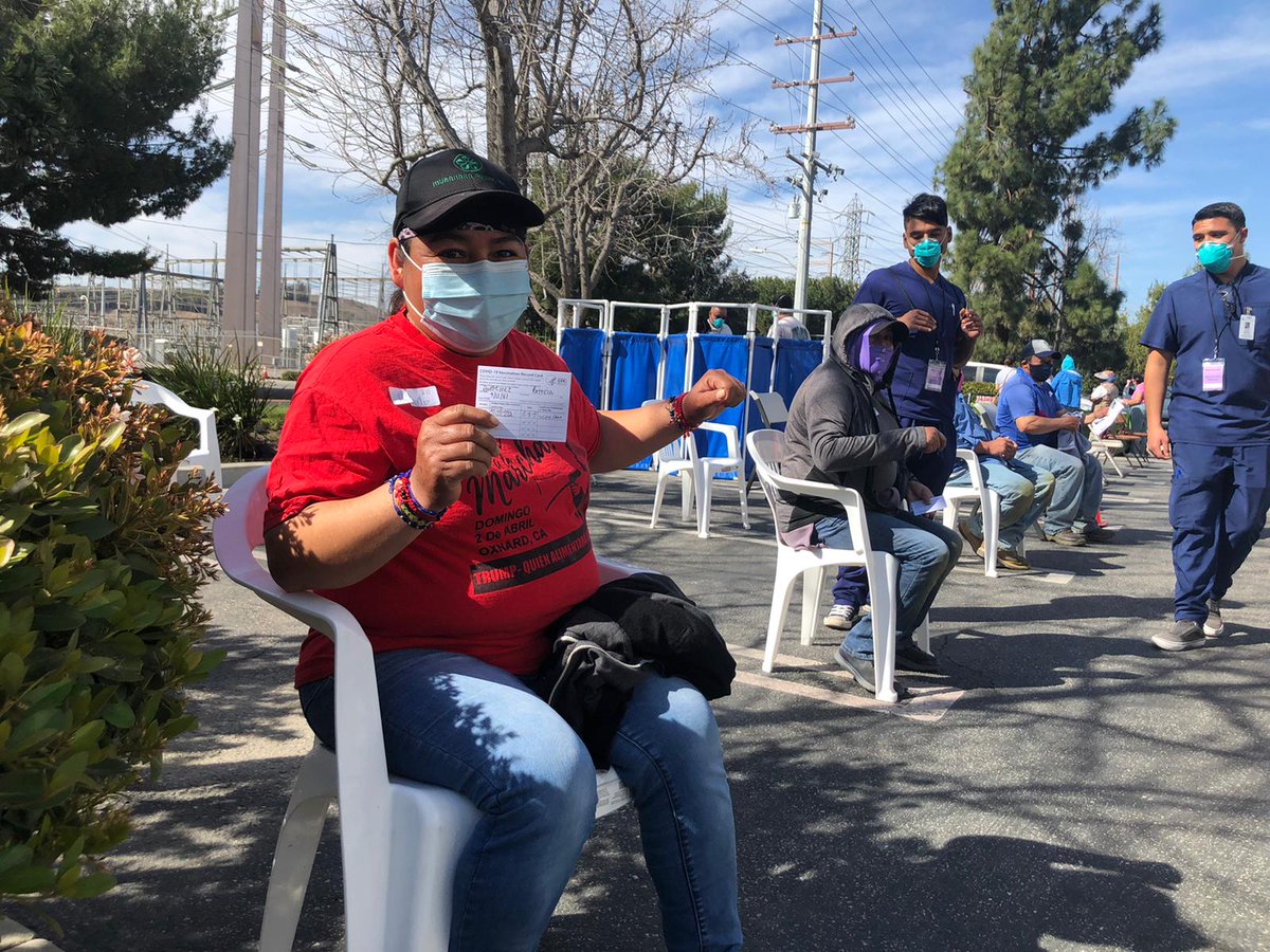 UFWupdates's tweet image. Si Se Puede! 120+ Ventura County farmworkers vaccinated for COVID today at Muranaka Farm. Event results from a partnership w/ @UFWupdates, @UFWF, the unionized Muranaka Farm &amp;amp; @vcpublichealth.The collaborative approach could serve as a model for other regions t/o state #WeFeedYou
