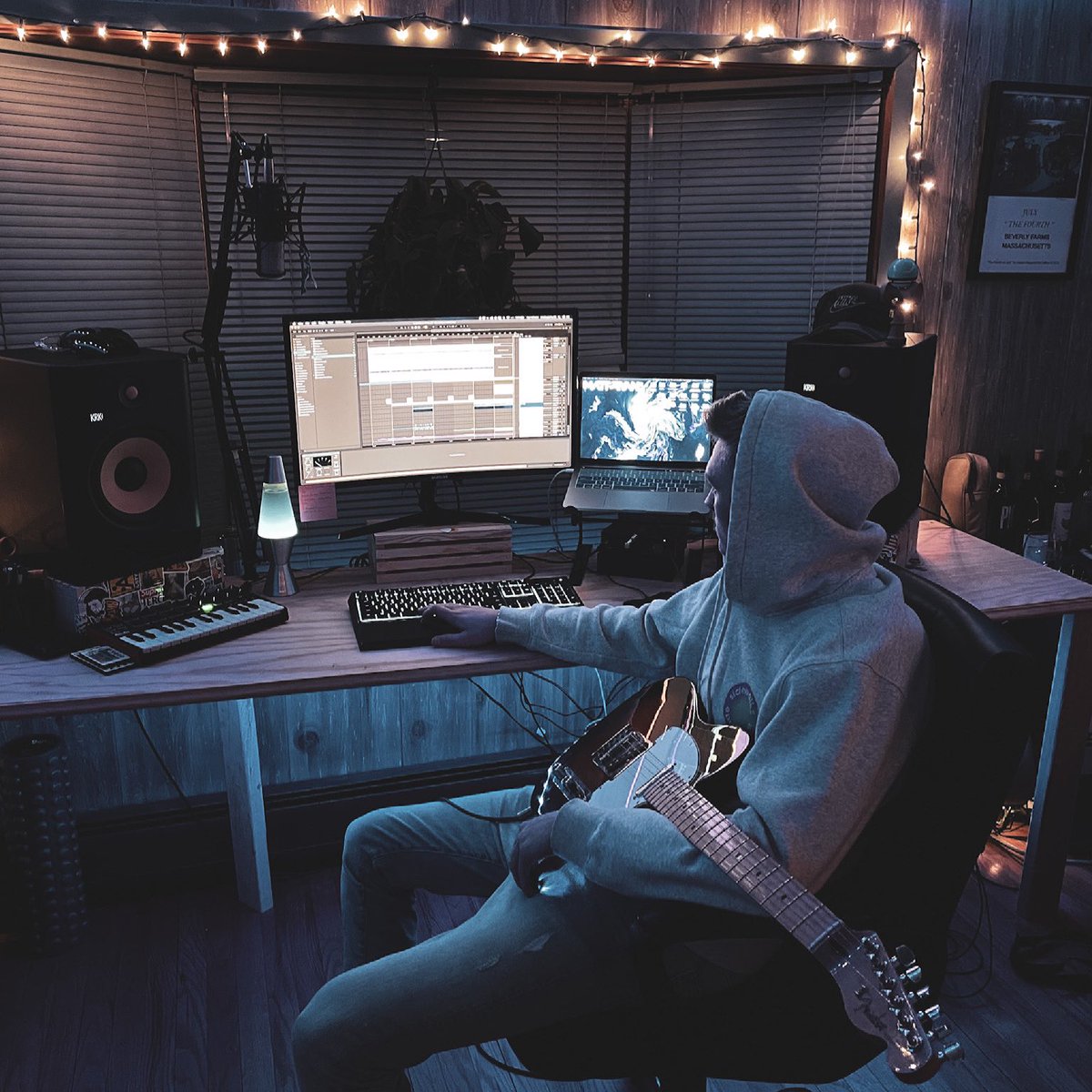 LEUTHERO's tweet photo. A new era in the works🎸🎸🎸
Ft. The stu and my 🪴
.
#musicproducer #bassmusic #sadboi #edm #festival #futurebassmusic #musician #venue #boston #denveredm #music #holdmedown #mattryan #bostonedm #melodic #boston #producer #song #melodicbass https://t.co/bdVyqJUgQ8