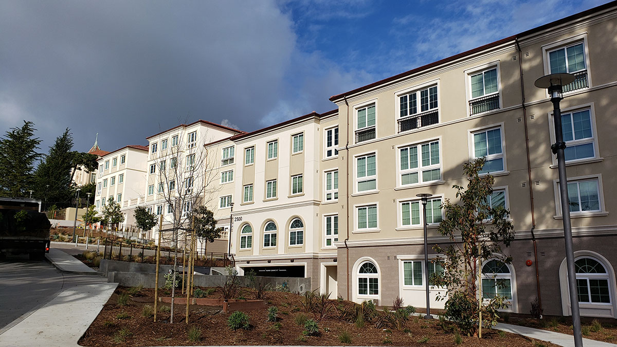 MVE_Architects's tweet photo. The Student Residence Hall at University of San Francisco @usfca is near completion. The architectural design offers students views of the city including the Golden Gate Bridge and the Marin Headlands.
#MVEUpClose #ExceptionalByDesign #StudentHousing #USFCA #architecture #design https://t.co/aR4IPMCXgx