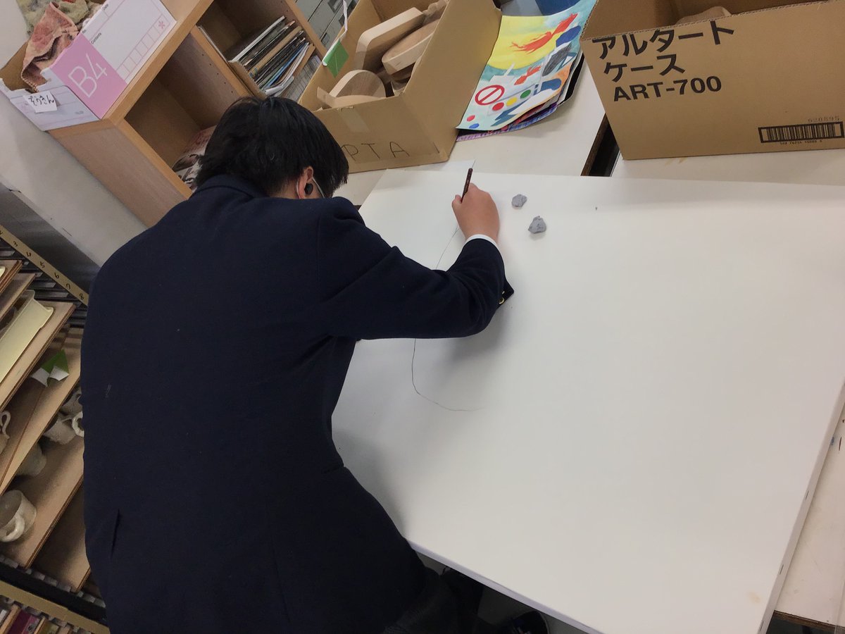 Art_hdk's tweet photo. 今日はクロッキーと国際美術展に向けての制作をしています。
頑張っていきましょう‼ https://t.co/pBiJ02tKLF