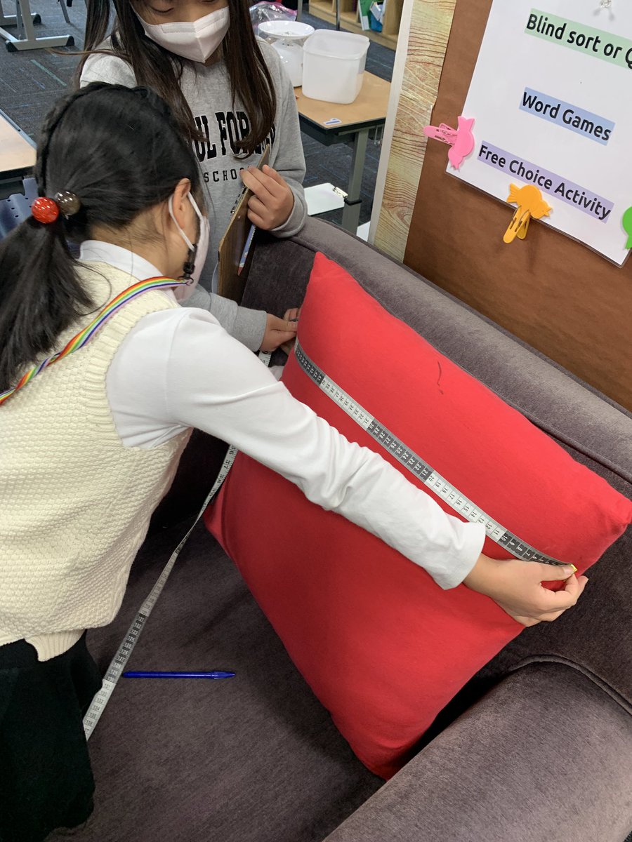 Measurement scavenger hunt. Make, pour, or find certain measurements! Hands on experience to explore mass, volume and length. 📏💧⚖️ #pypthinkers #pypinquirers #grade3mathematicians #sfs_academicexcellence @SFS1912 @ibpyp