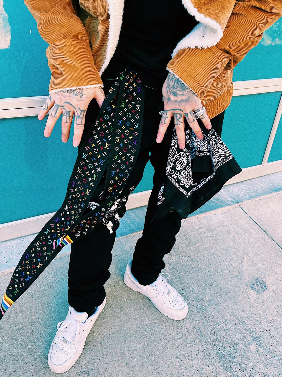 PHORAONE's tweet photo. World turned me heartless **🖤🎱 https://t.co/nnrgOtiQcv