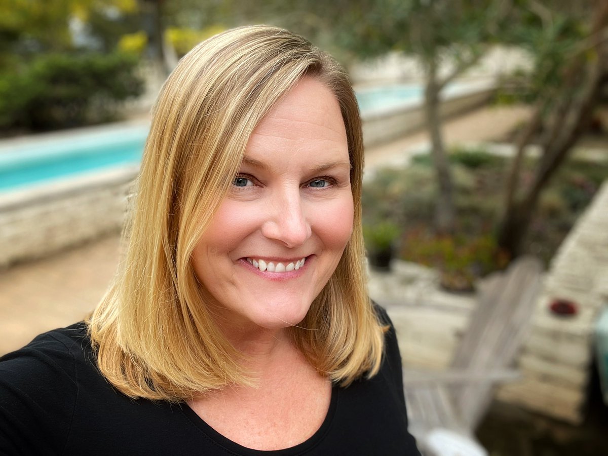 AnnetteACaton's tweet image. That feeling when you’ve gotten your hair done for the first time in six months! 💖🎉🍾🥂🥰