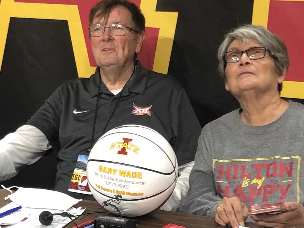 mahonsports's tweet photo. Congrats to #GaryWade working his #655th straight & FINAL game as beloved PA voice of #HiltonMagic & @CycloneMBB. Gary & his wife Sharon r building home in Tallahassee, FLA. Hopefully, @CycloneATH can bring him back next season to give him a proper salute before a sellout crowd. https://t.co/r52UWnpQgM