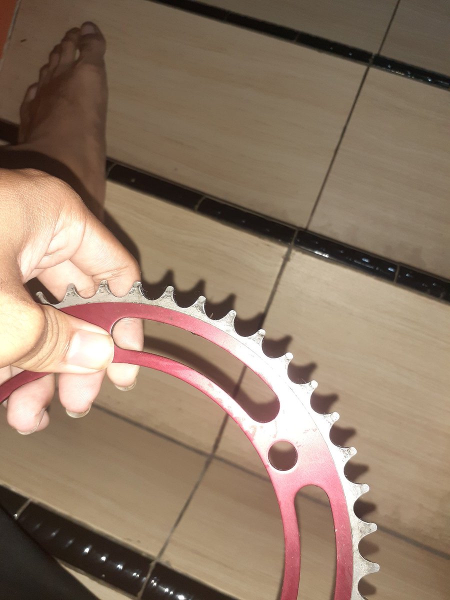 bokir03's tweet photo. Wts chainring viva bcd 144 46t warna merah good cond masih tumpul semua minus kotor 

Harga 100k net lokasi sidoarjo
Wa 083841764671 #fnfjb #fixie #bike https://t.co/4s5zOAcwoo